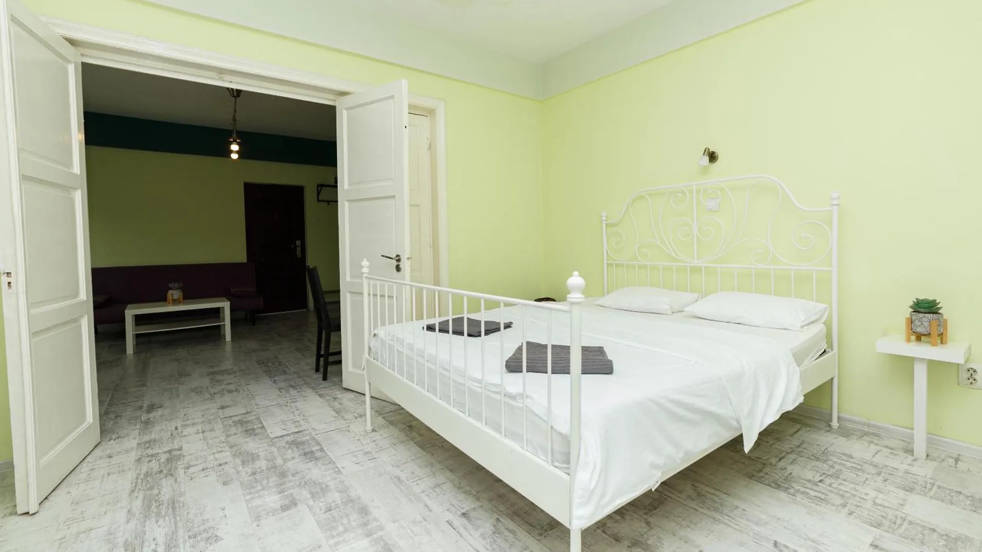 בוקרשט Antic Apartments 0*,