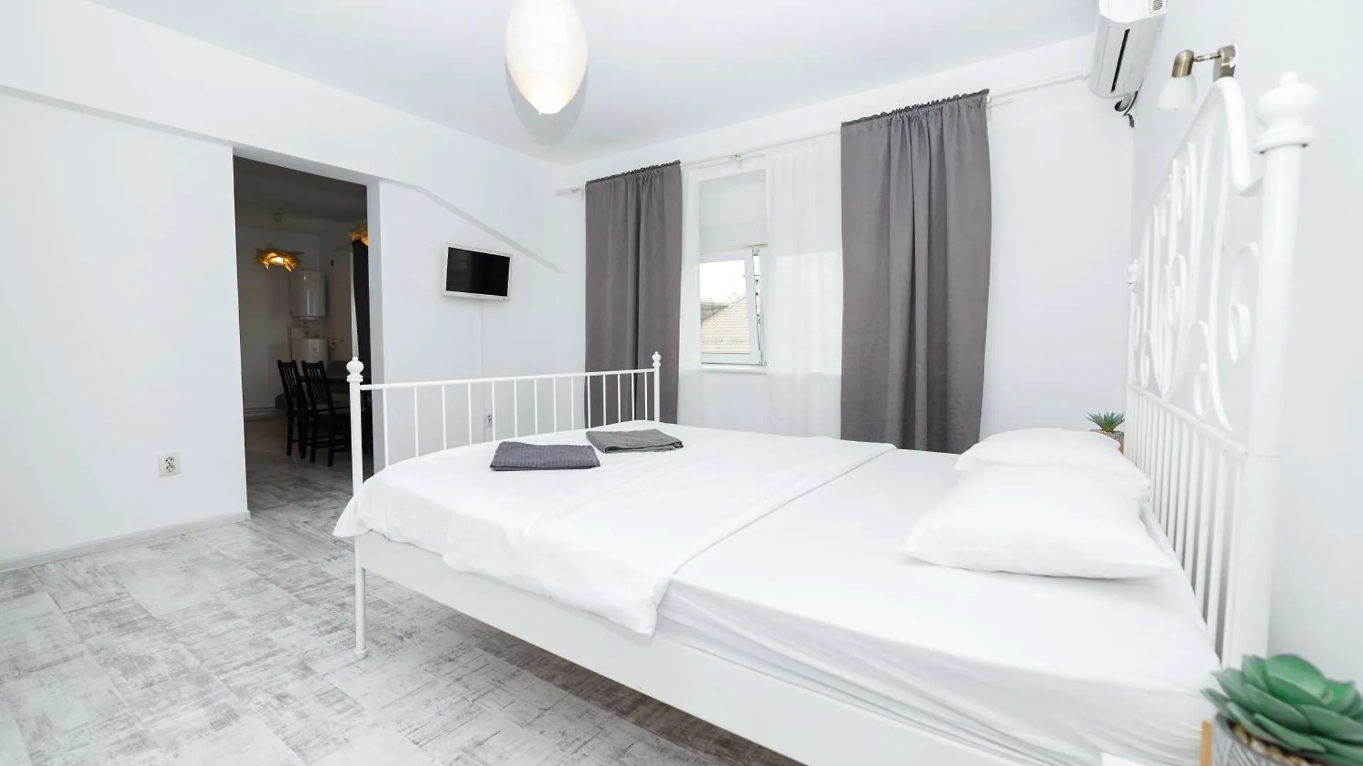 בוקרשט Antic Apartments