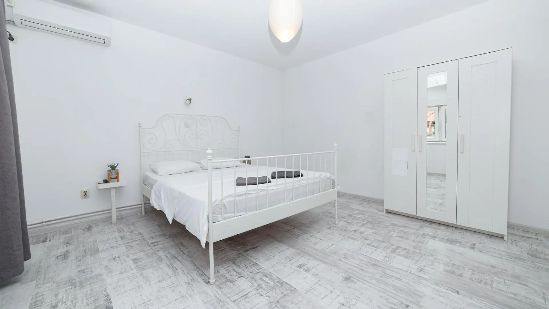 בוקרשט Antic Apartments