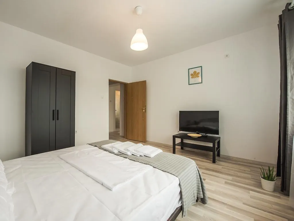 בוקרשט Antic Apartments 0*,