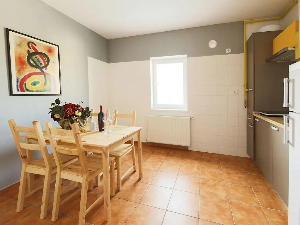 בוקרשט Antic Apartments 0*,