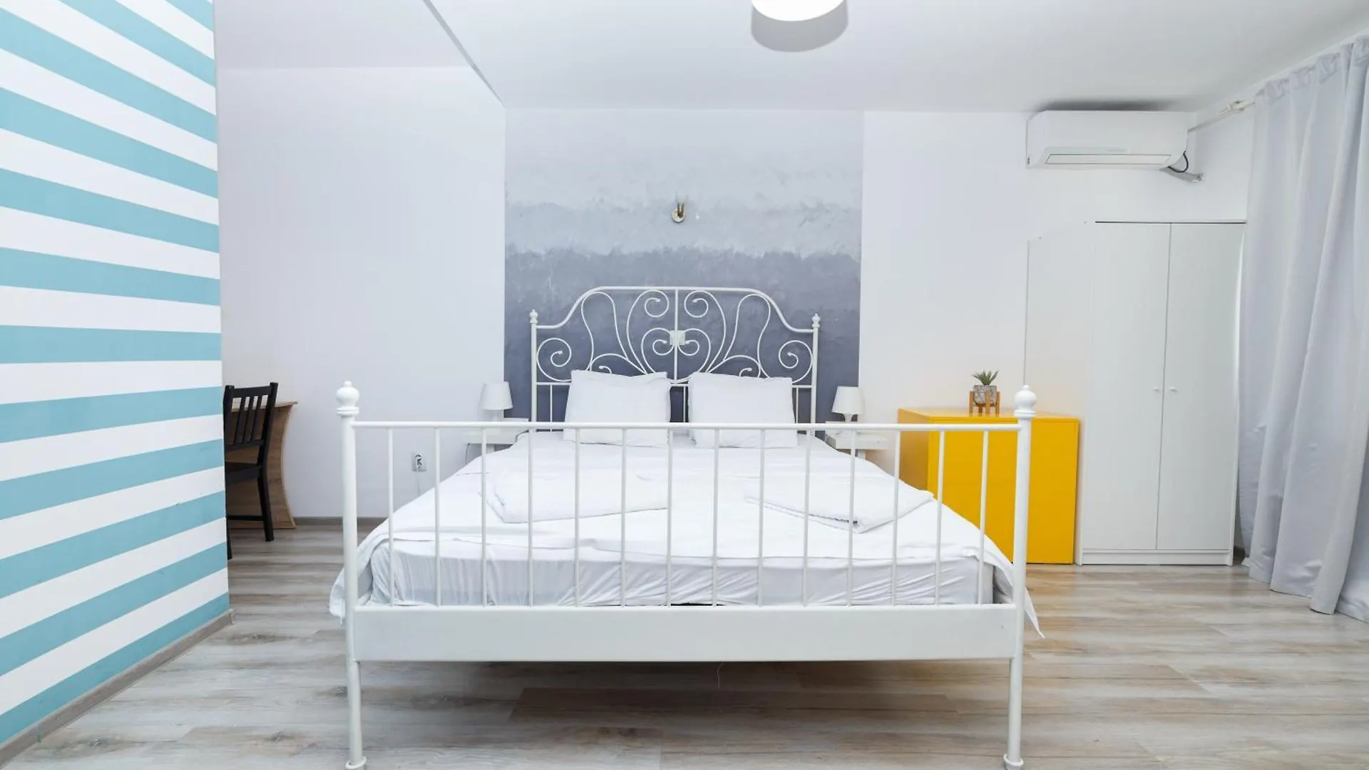Antic Apartments Bucureşti 0*,  România