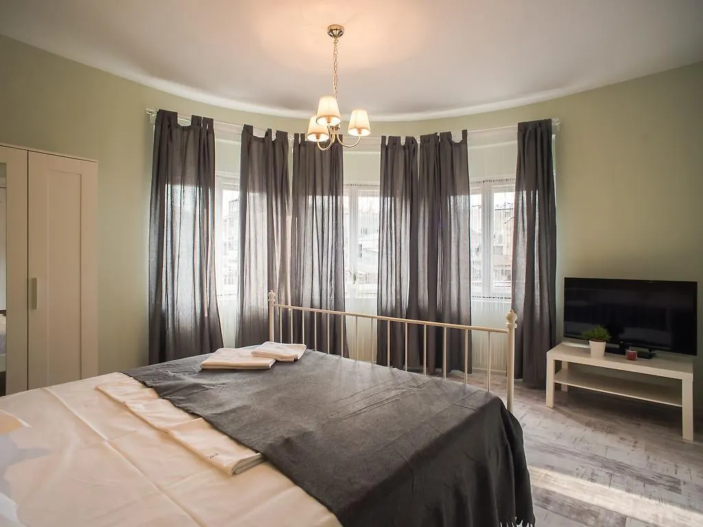 Antic Apartments Bucureşti 0*,  România